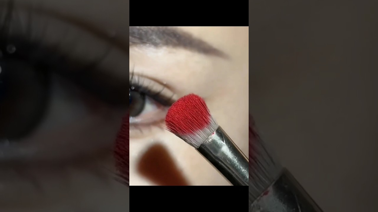 Red Eyeshadow Tutorial | Easy Eye Makeup #shorts #eyeshadow #eyes #beauty