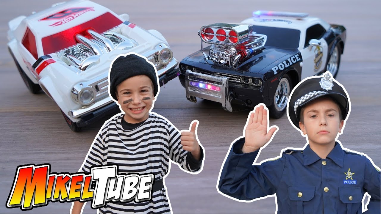 Persecución Policía y Ladrón con los coches Hot Wheels RC