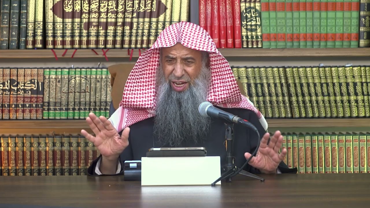 ما حكم التحدث مع الخطيبة في مكان عام أو عبر وسائل التواصل؟