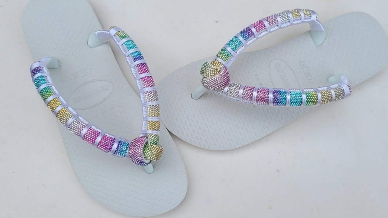 Chinelo Bordado Strass Meia Cana