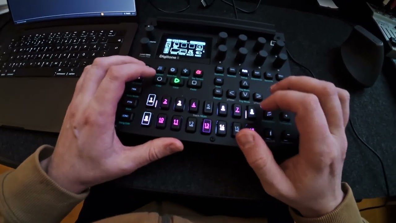 Performing With Elektron Digitone 2 - Hypnotic Techno!