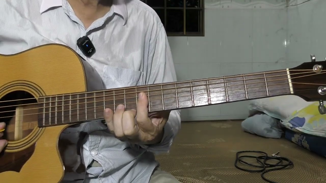 guitar BaĐờn M400.dòng cao cấp đàn được làm từ gổ hồng đào đàn có EQ Met B12 Chánh hảng.giá 2tr250k.