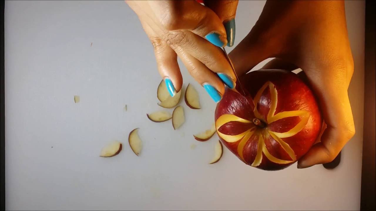 Art In Fruit Carving Apple Flower - Apple Gala Diamond Shapes Design