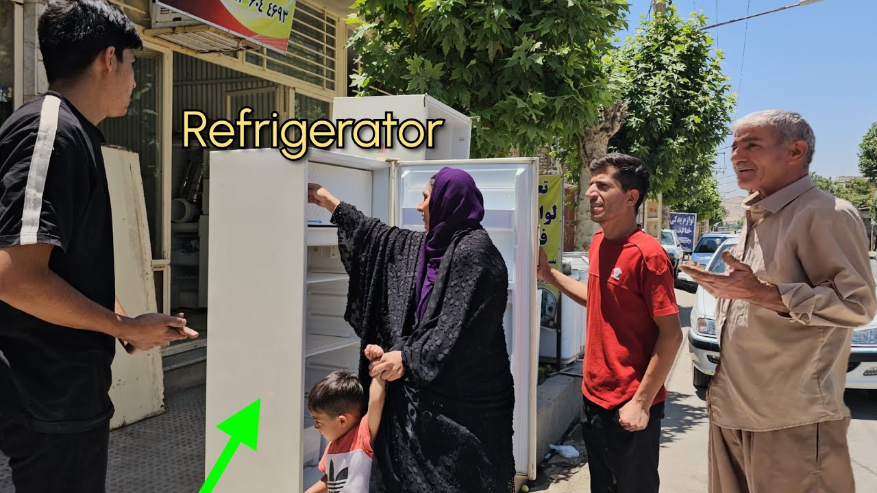 The old gardener's strange reaction after seeing the new refrigerator!