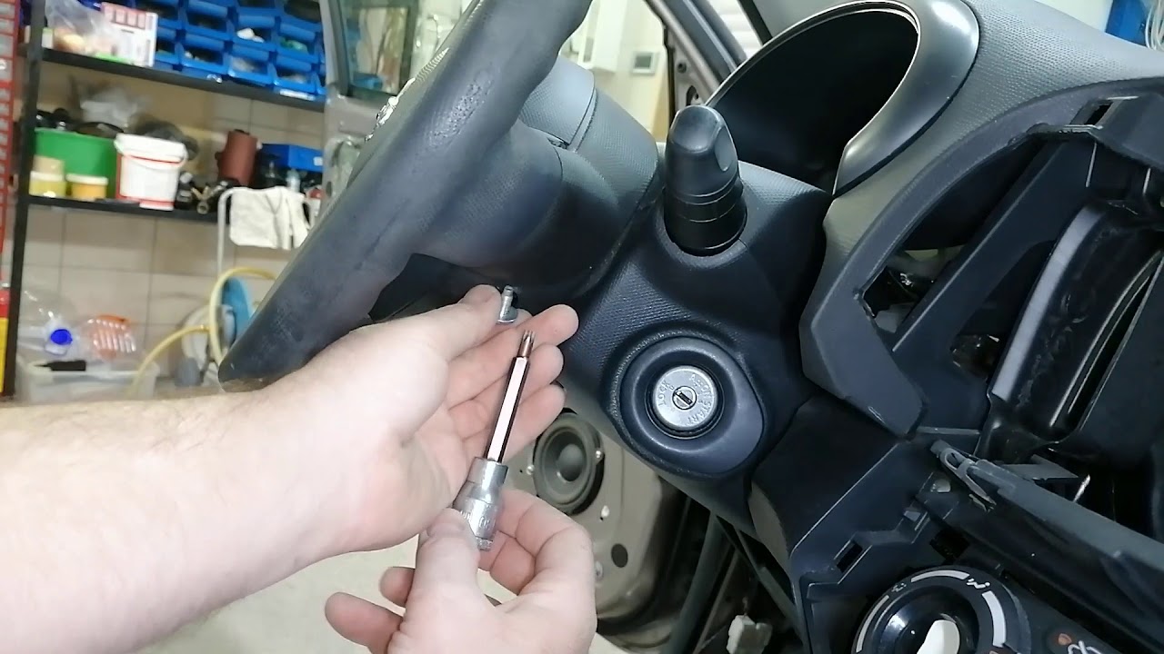 Nissan Micra Steering Wheel removal