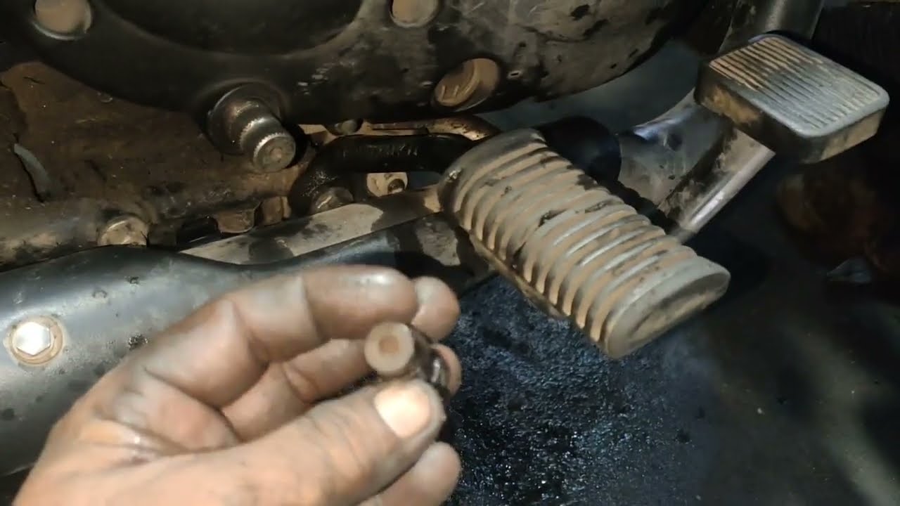 How to replace rear master cylender kit royal Enfield ( bullet )