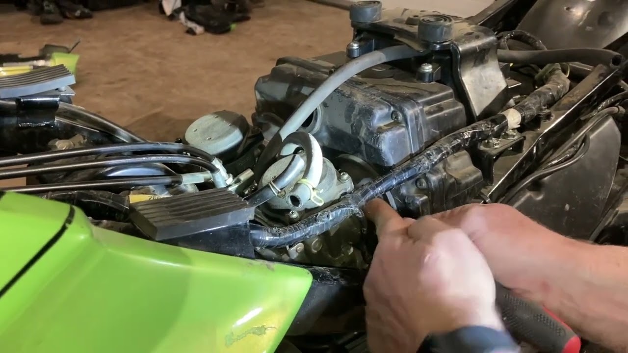 How to remove the carbs on a Ninja EX500 is just a few minutes.