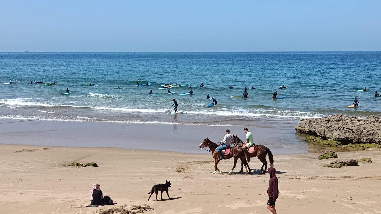 Imourane Beach Surfers - Plage d'Imourane, Maroc - Morocco Surf School near Tamraght & Taghazout