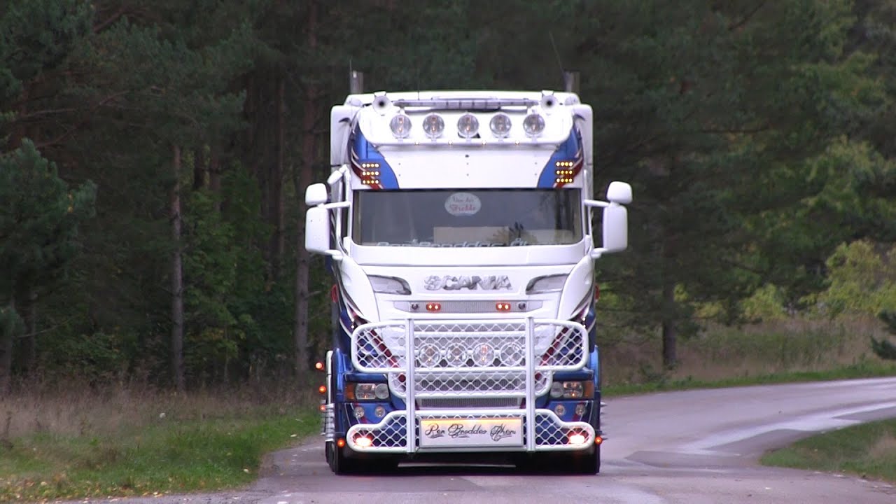 Scania V8 trucks! Loud pipes!