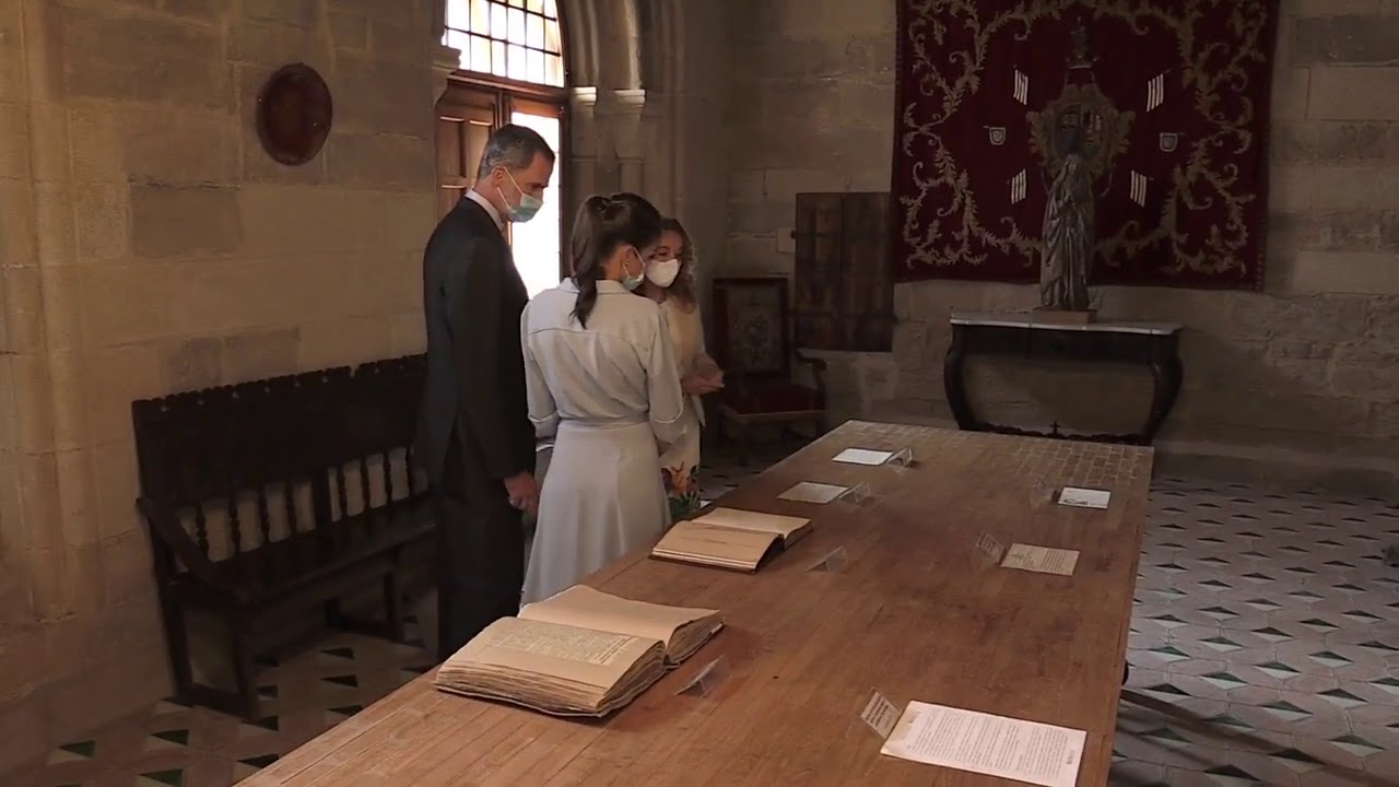 SS.MM. los Reyes durante la visita al Monasterio de Santa María de Poblet. Tarragona (Cataluña).