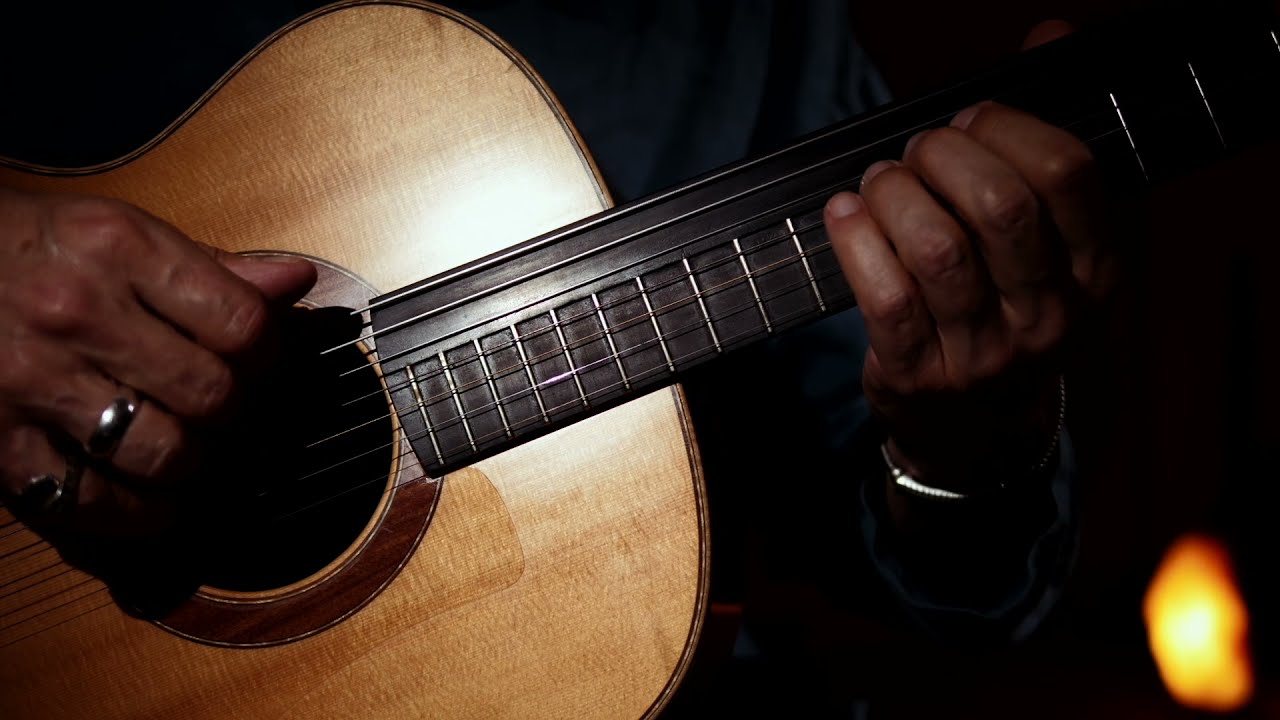 Seven string halffretless Gitarre von Heiner Dreizehnter.