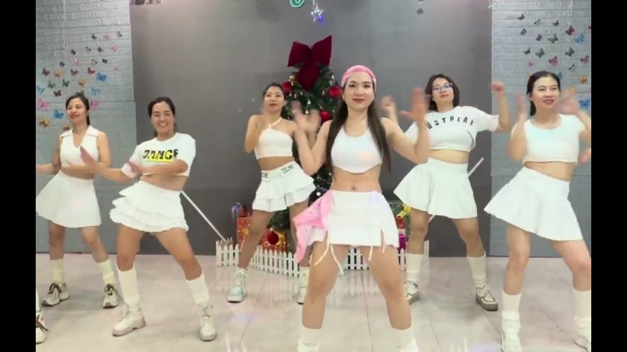 Tuyết yêu thương#dzunglinhdance #dance #xuhuongyoutube #zumba #trend 