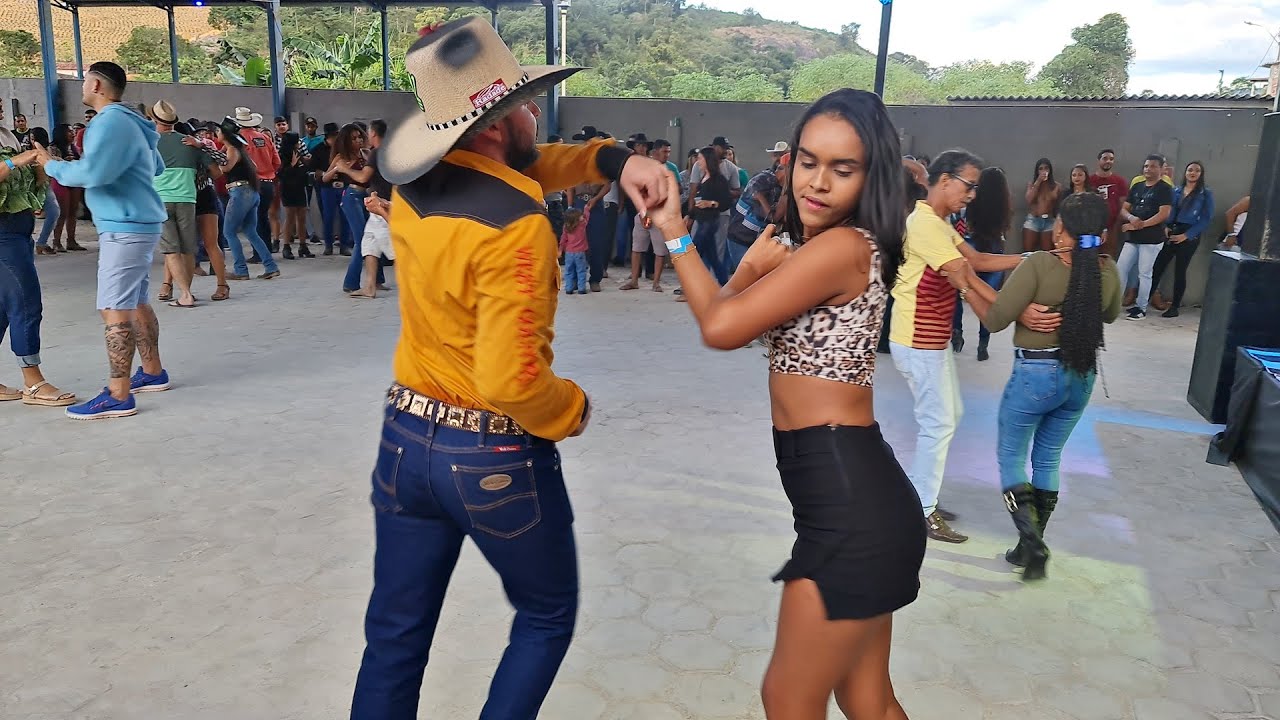 O BEIJO DA MULHER AMADA - DANÇANDO FORRÓ NO BAILÃO DO DIONE LOPES - LEI DA VAQUEJADA (XOTE)