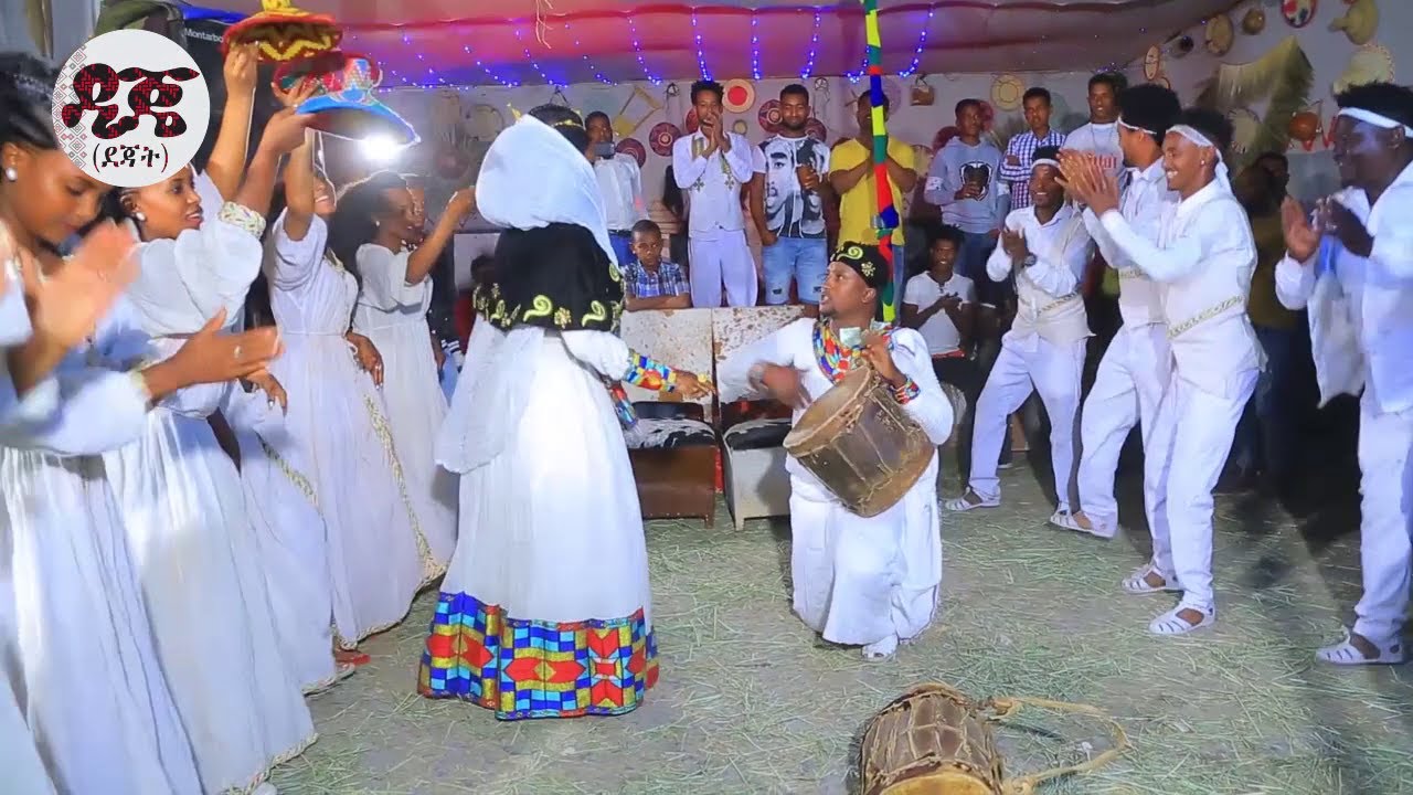 ኩሉ ተዓዳማይ ዘገረመ ፍሉይ ምርኢት መርዓዊ ምስ ኣዕርክቲ ከበሮ እንትጫወት |Dejat Miki