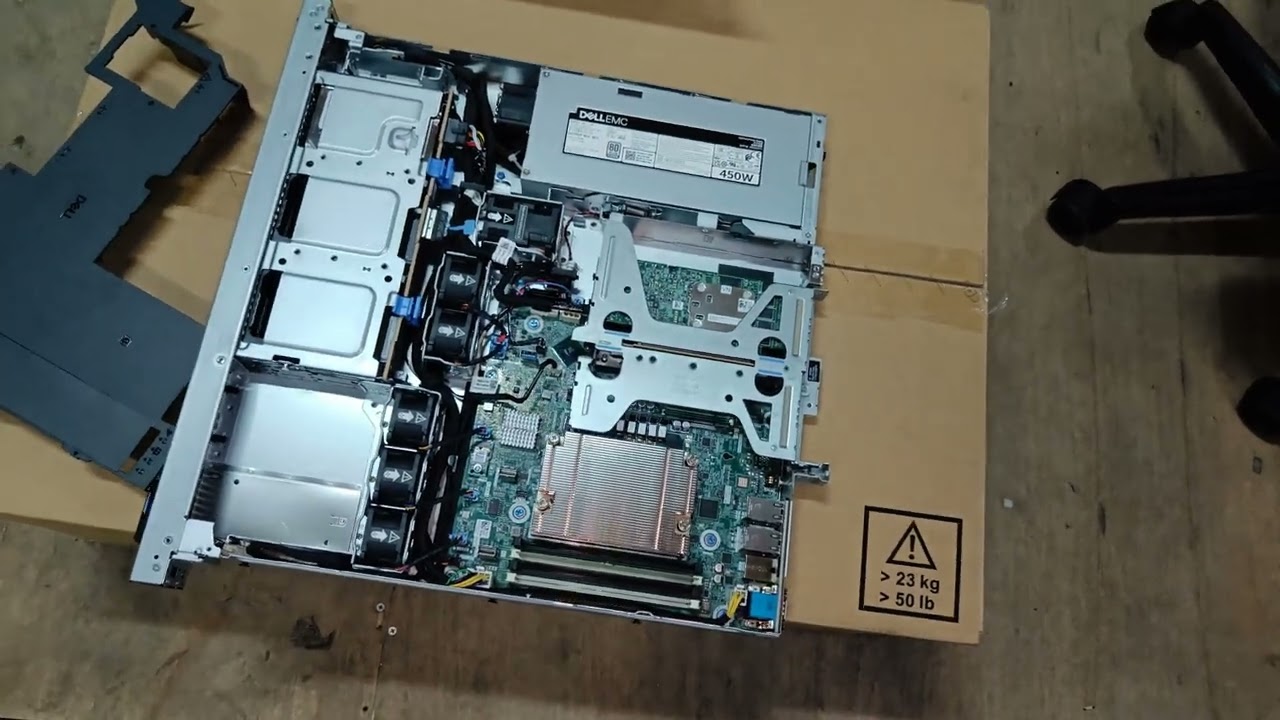 Unboxing R260 Dell server