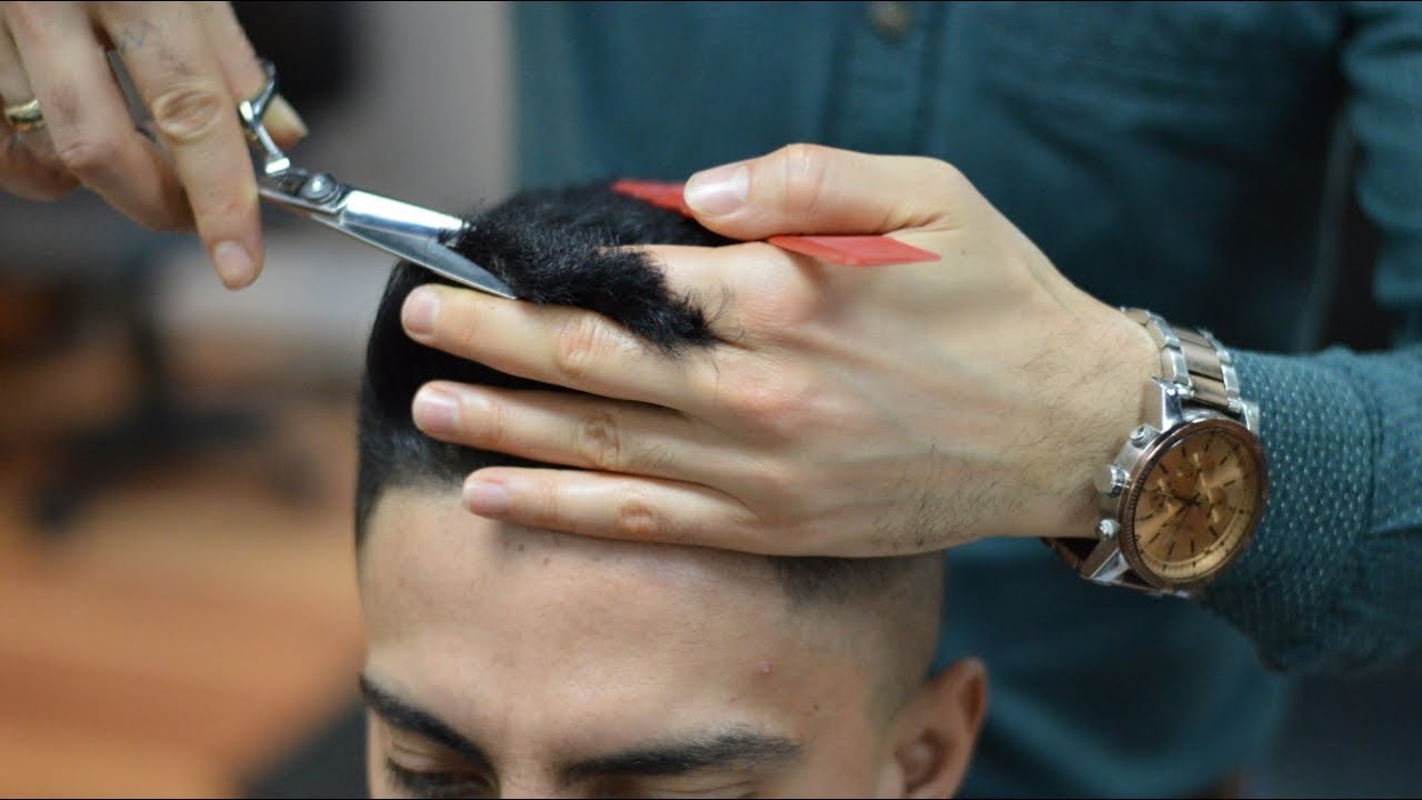 COMO CORTAR CON TIJERAS EL PELO EN LA PARTE DE ARRIBA