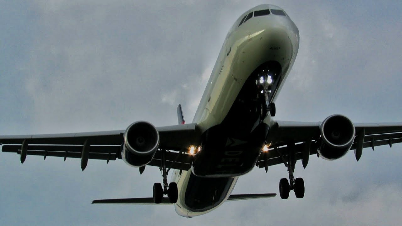 30+ Minutes of Planespotting at Washington Reagan Natl. Airport (DCA)