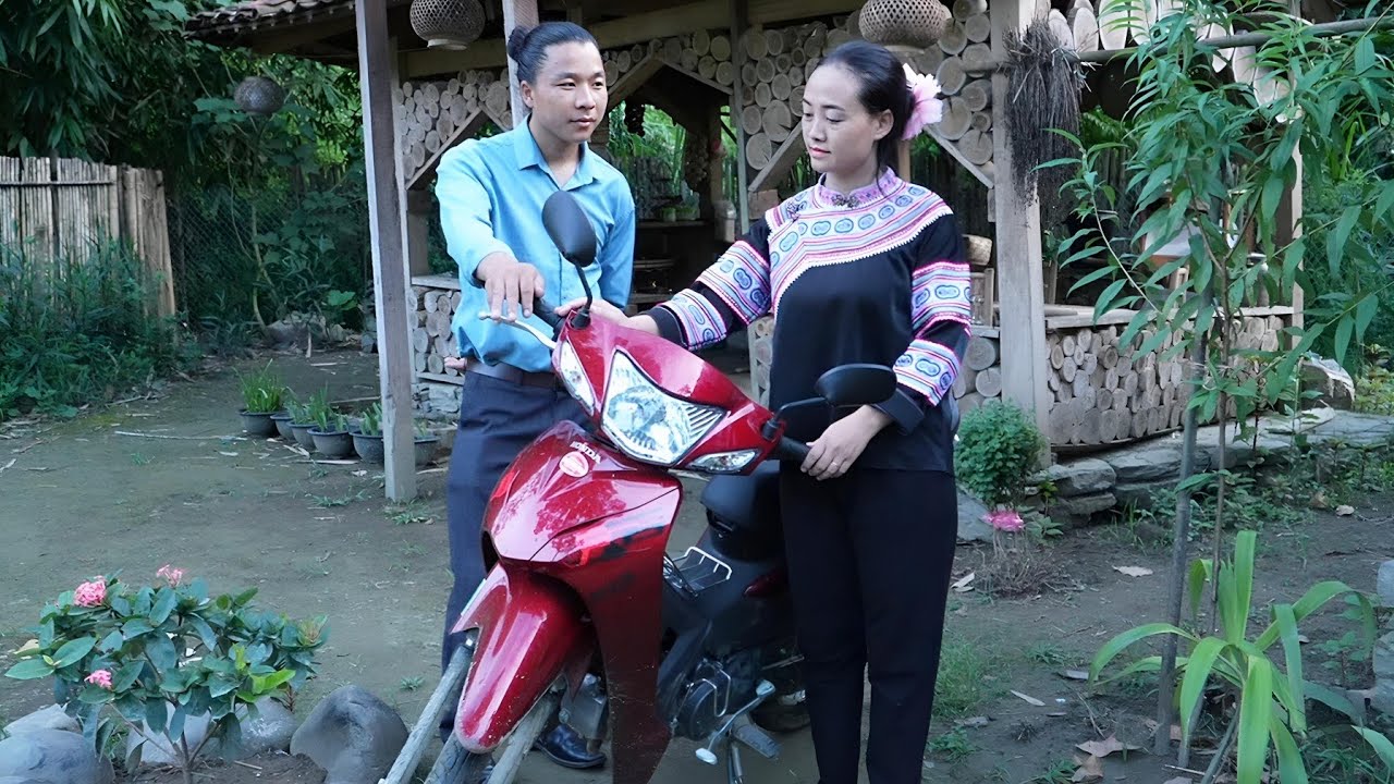 CEO Ly Tay bought Vang Anh a new motorbike to help her transport fruit to the market to sell.