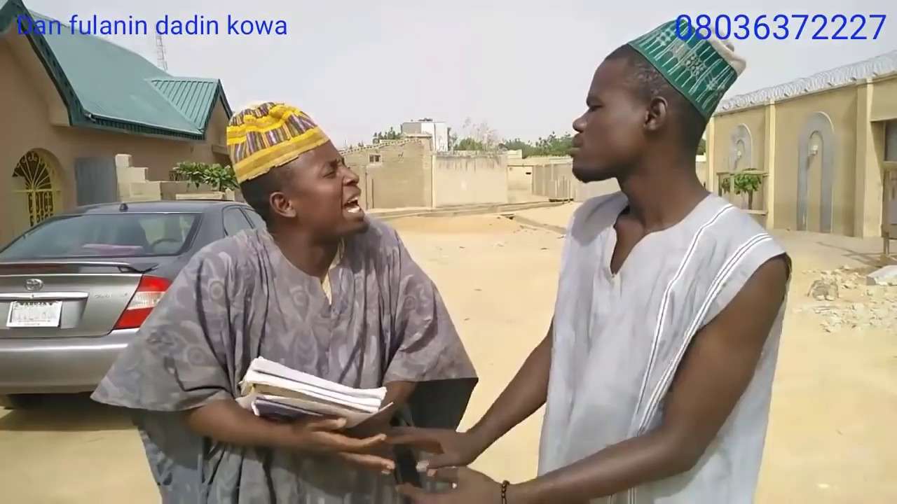 Suna Daukan Hoto A Makabarta (Sabon Shiri)