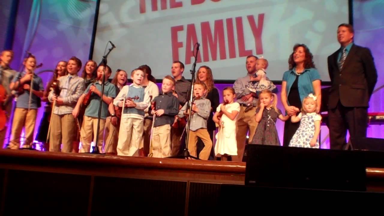 Duggar Family Sings 