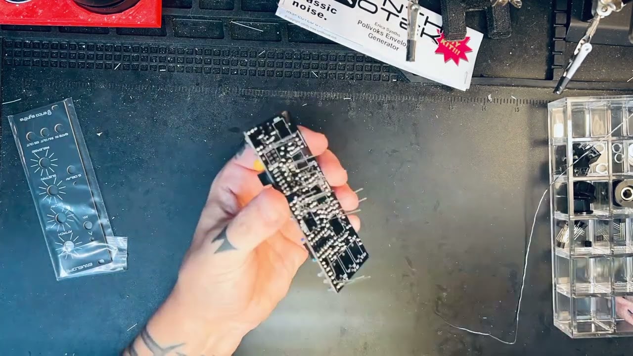 Erica Synths Polivoks Envelope Generator - Time Lapse Build