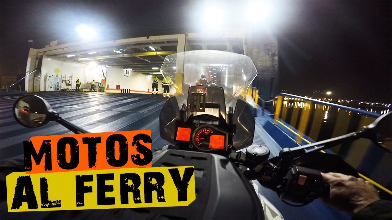 METEMOS LA MOTO EN UN FERRY HACIA MALLORCA