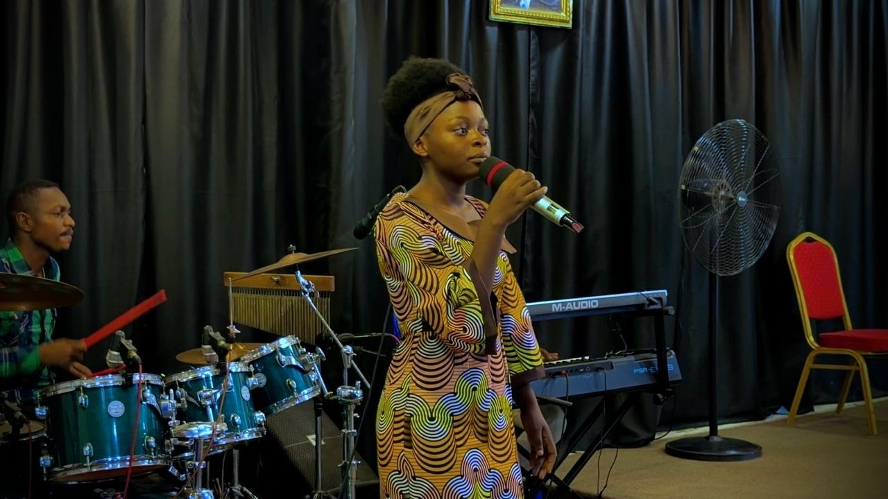 Chant : Sœur Ruth Beya  interprète (En Dieu seul) de la Soeur Hosannel Juvi