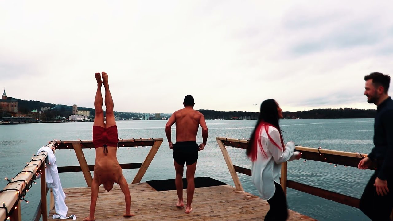 Floating sauna and ice bathing experiences on Oslo Fjord