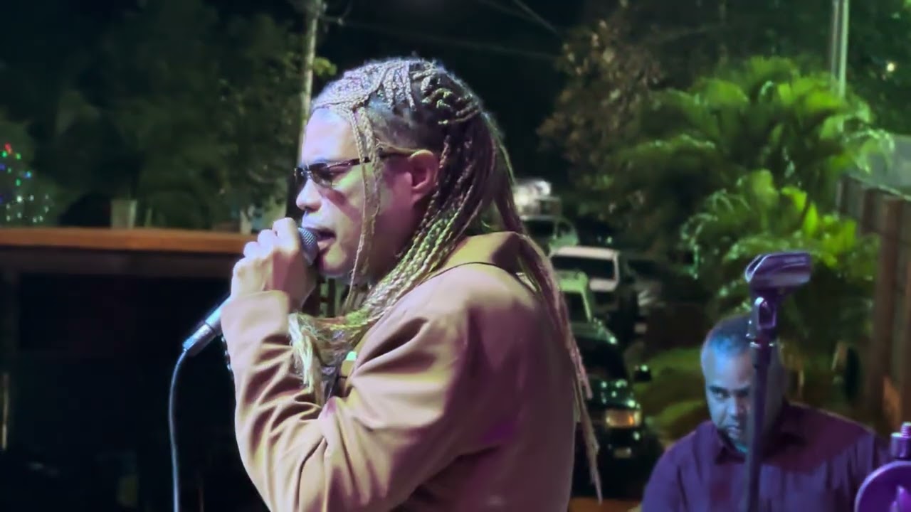 Pepe Corniel en vivo chiquilla bonita 