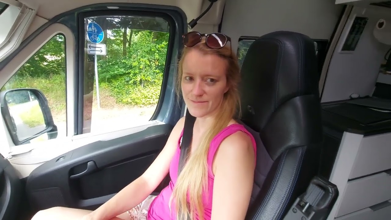 Elternzeitreise begonnen 🚐💨🛣️ Monatelang unterwegs mit Familie. Nora und Mirko mit Levi. WohnVan 👋🌄👍