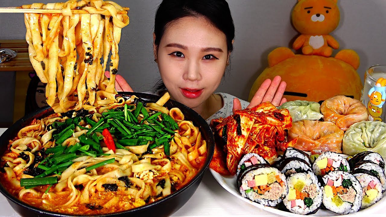 Богатые и Толстый Пряный Kalguksu Большой Клецки Тунец Kimbap Мок-Бэнг питание Звук