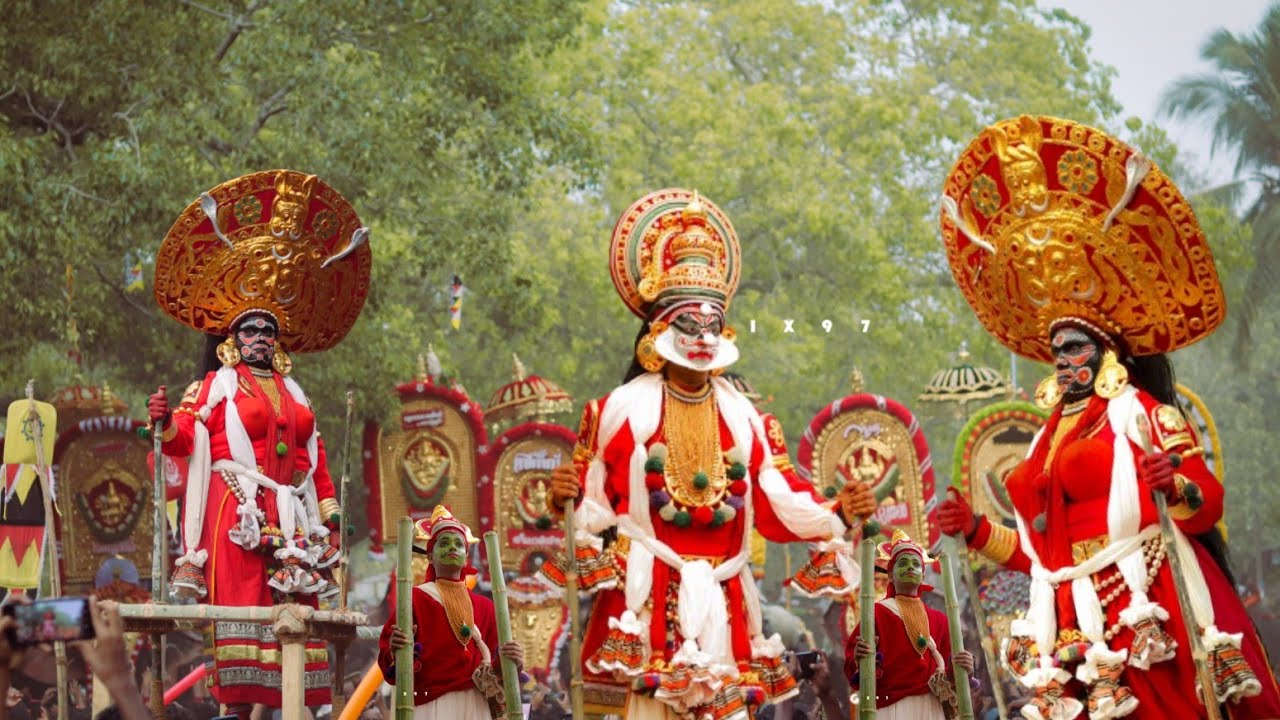 പൂരപ്പറമ്പിനെ കിടുക്കി കാളിയുടെ വരവ് | Kattakambal Pooram | 2024 Pooram | Kaali