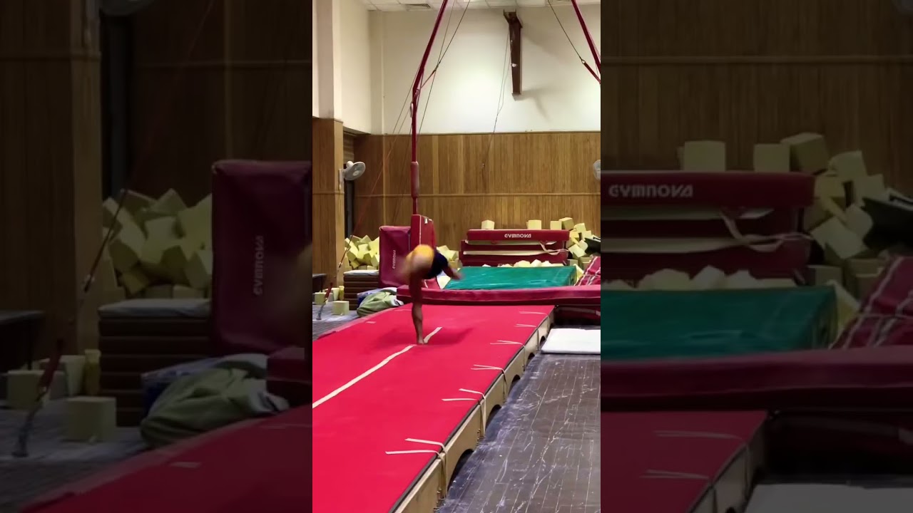 Gymnastics training on floor exercises 🤸🏻🤸🏻