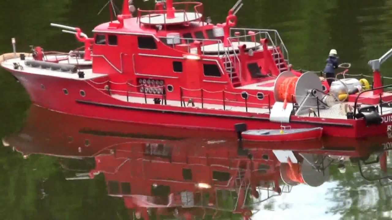 Feuerlöschboot/Beiboot nimmt Ölsperre,Tauchroboter ausgesetzen Fireboat oil barrier,diving robot