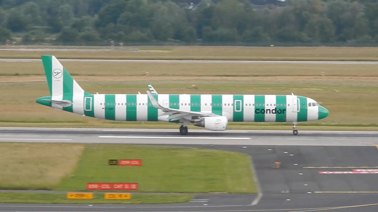 Gestreifte Condor-Flugzeuge am Flughafen Düsseldorf