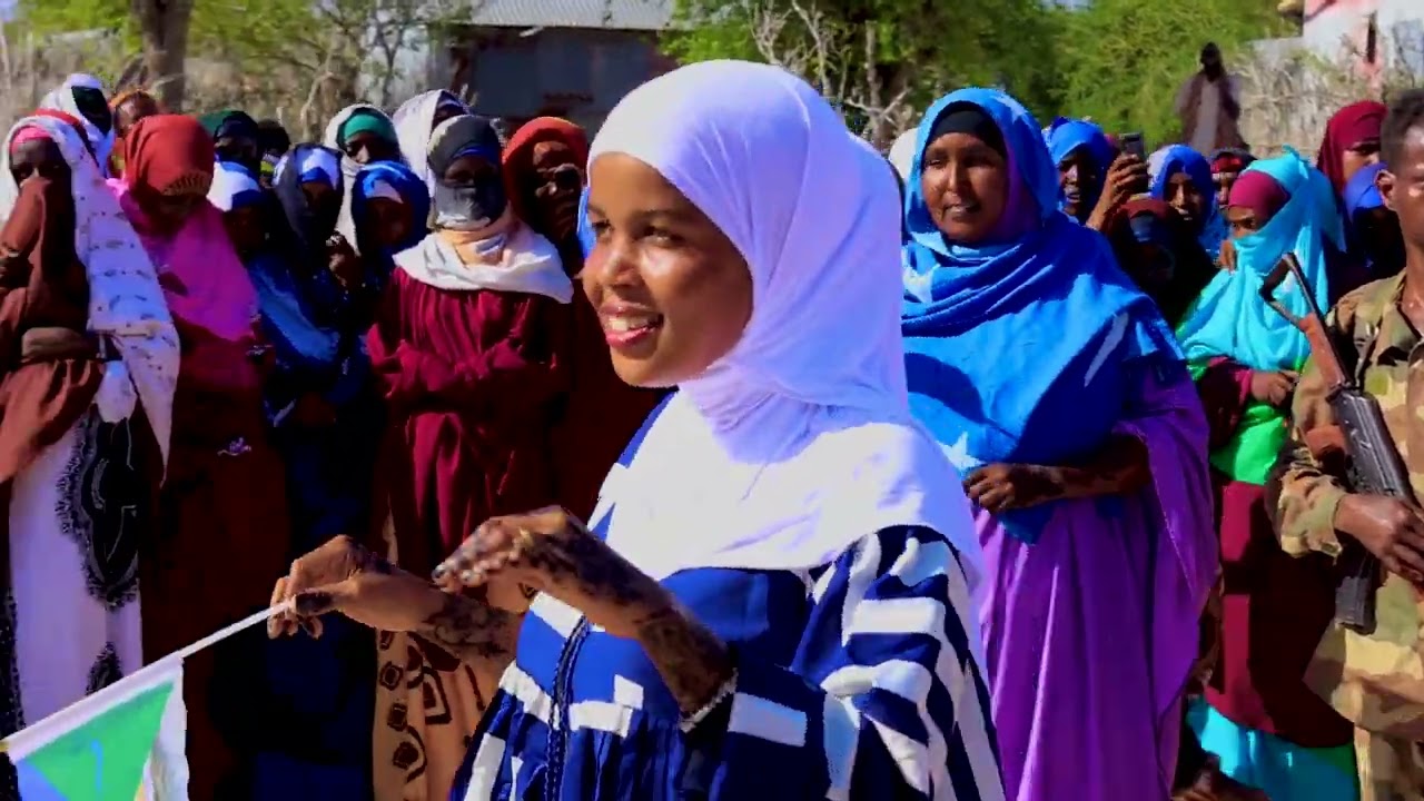 Hees Cusub // Cadaw Laga Xuraydii Cali Gaduud// By Farhiya Zoona...