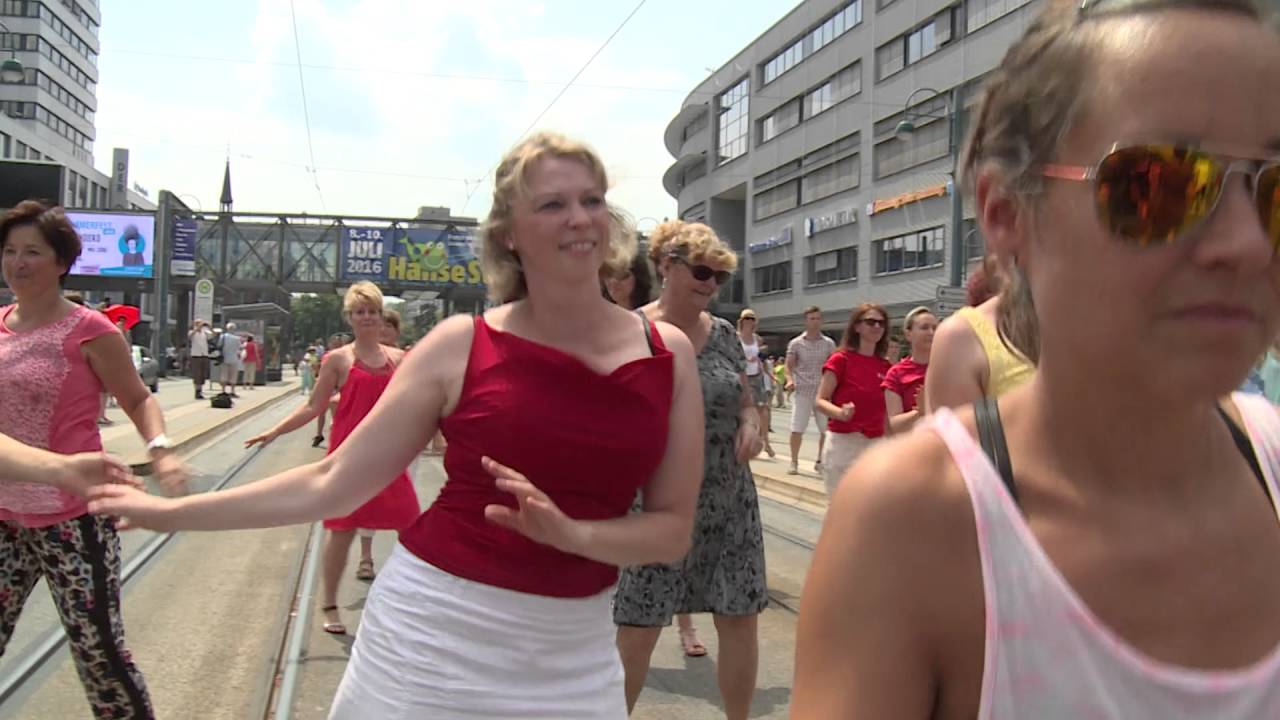 Ganz Frankfurt (Oder) tanzt zum Bunten Hering