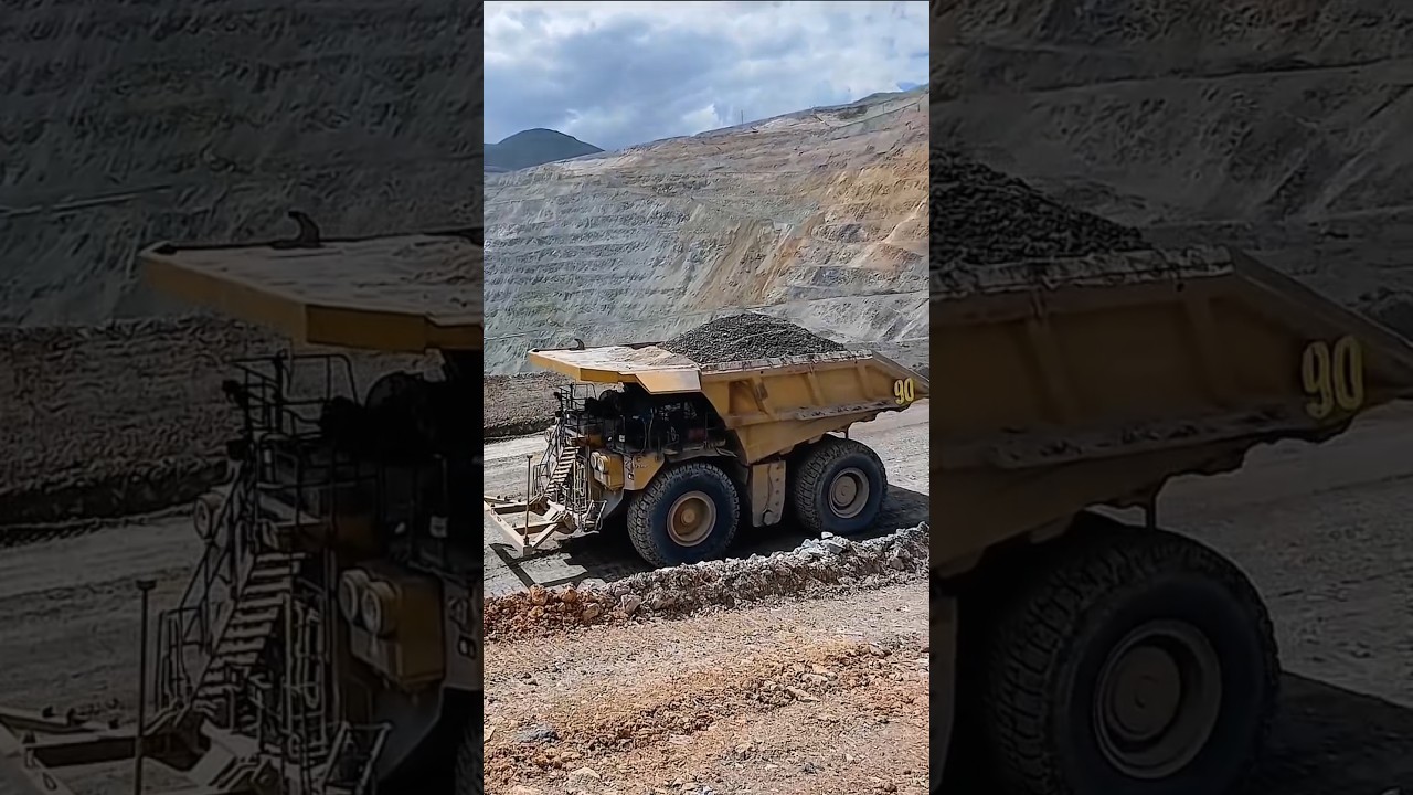 Cami&oacute;n minero Komatsu 980E muy grande #komatsu #camion #mineria