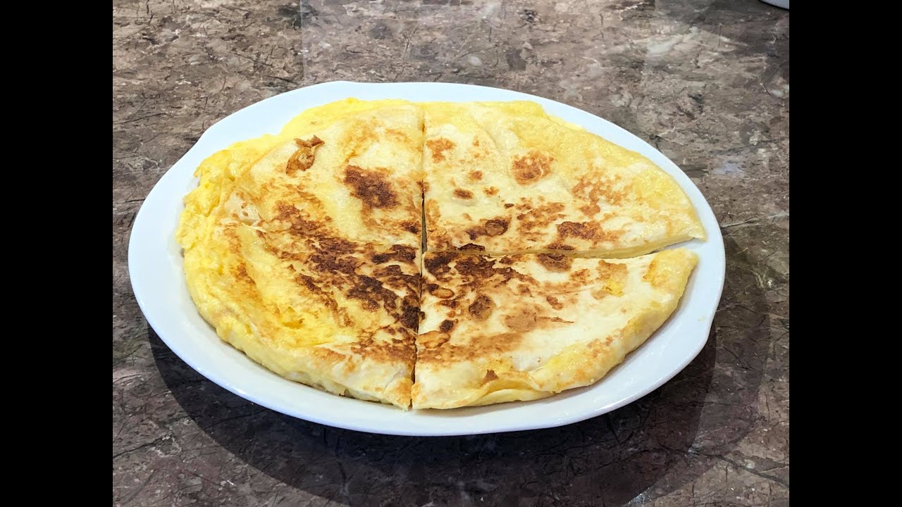 البيض ب خبز التورتيلا _وصفة سهلة و سريعة_ تورتيلا بلبيض على طريقة الشيف عامر 😍🤩😘