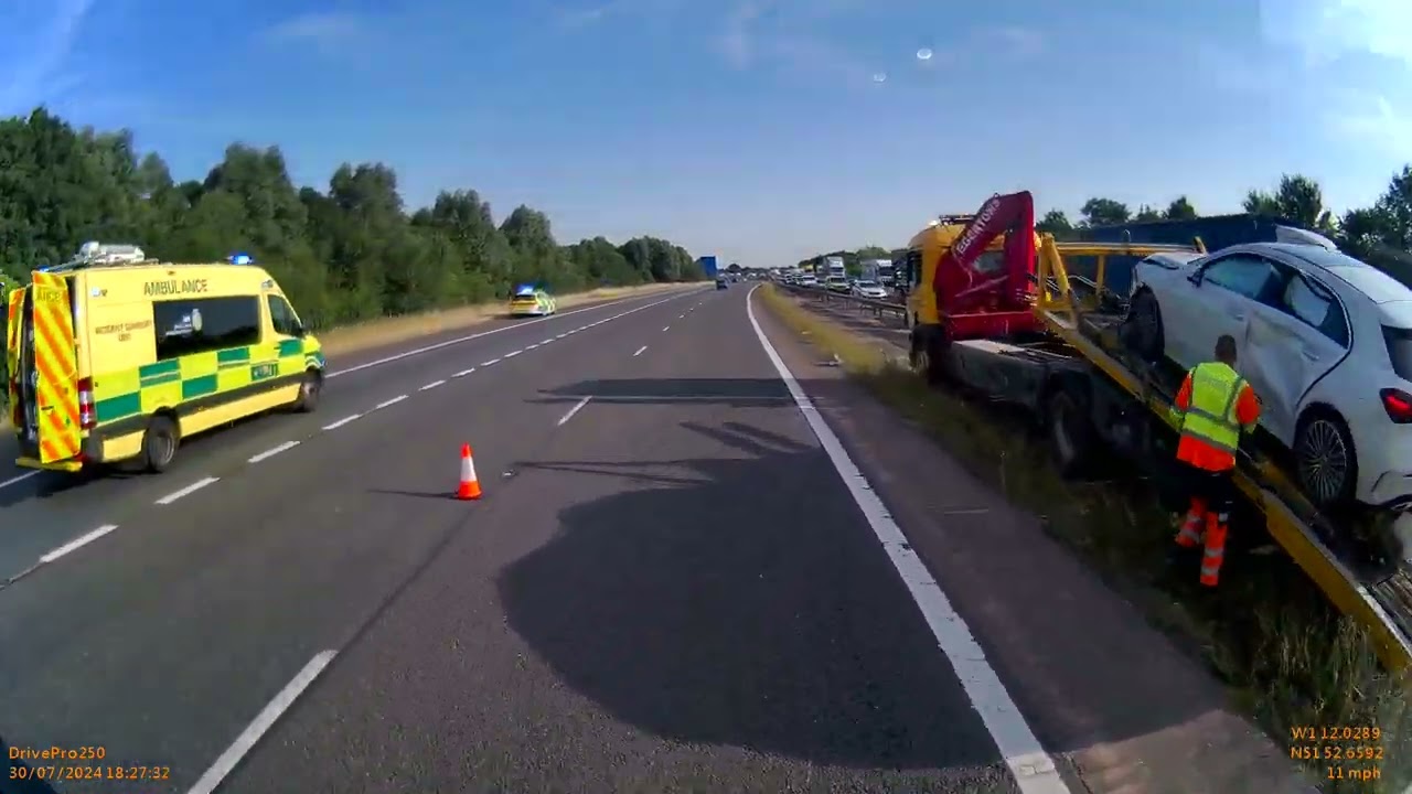 M40 crash Junction 9 involving 4 vehicles. 30-07-2024