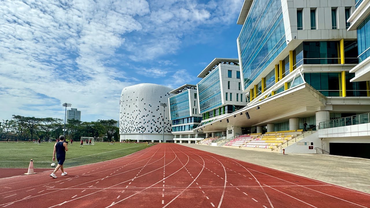 🇸🇬 School with Lifesize Aircrafts in Central, Singapore  (ITE Ang Mo Kio)