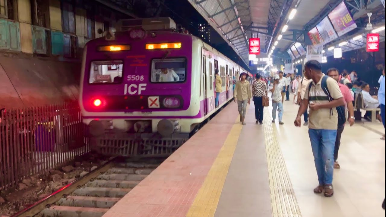 Night Action At Chinchpokli Railway Station Mumbai ll Mumbai Local Train Arrival and Departure 
