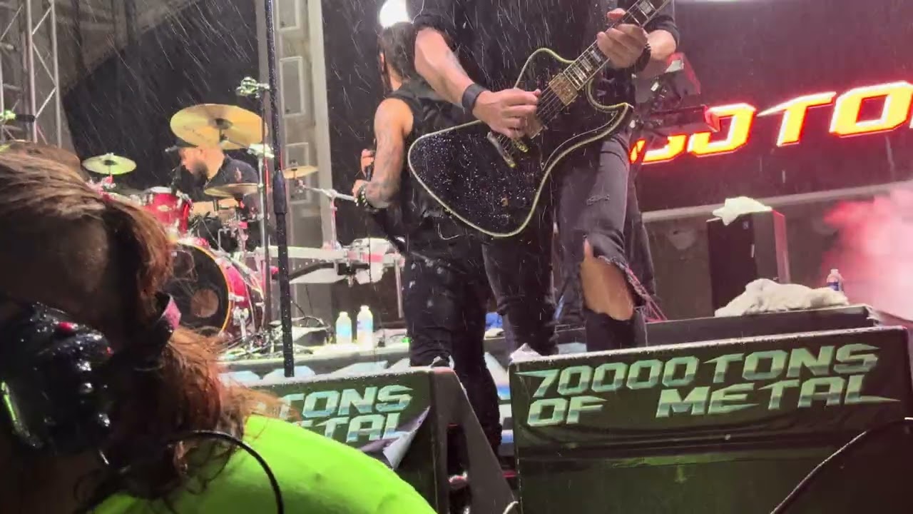Amorphis - Black Winters Day show 2 @ 70k tons of metal cruise pool deck in the rain