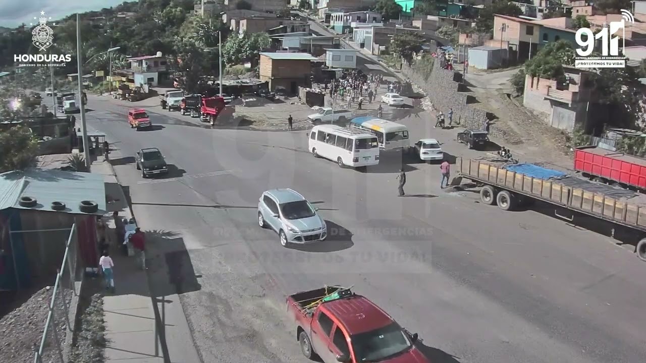 Accidente de bus en el Anillo Periférico a la altura de la colonia Ulloa.