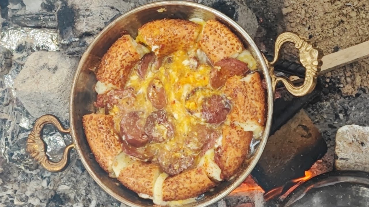 Doğada Kaşarlı Simit Üstü Sucuklu Yumurta! In nature: Simit with Cheese, topped with Sausage and Egg