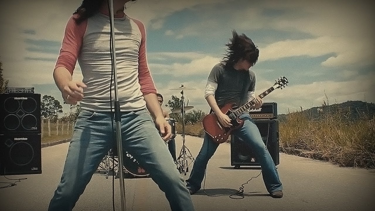 Red in White - Chainsaw [Official Music Video]