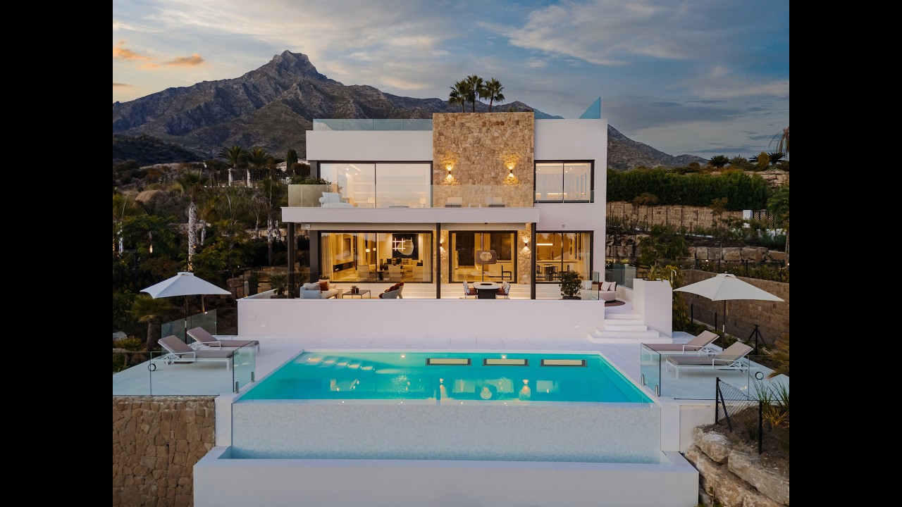 REMARKABLE CONTEMPORARY VILLA IN MARBELLA HILL CLUB