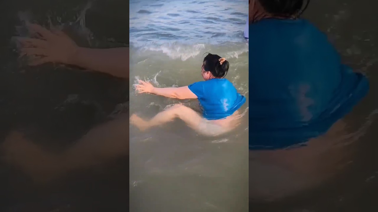 H&egrave; n&agrave;y đi tắm biển l&agrave; hết sẩy nghe mọi người ơi...| Mẹ Hương Hương  #mehuonghuong