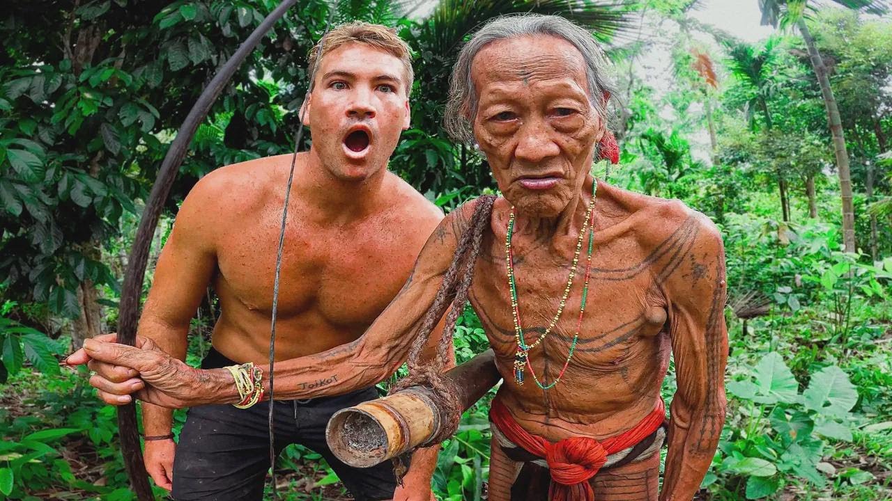 Sobreviví 3 días con una tribu que caza monos: ¡de la captura al fogón!