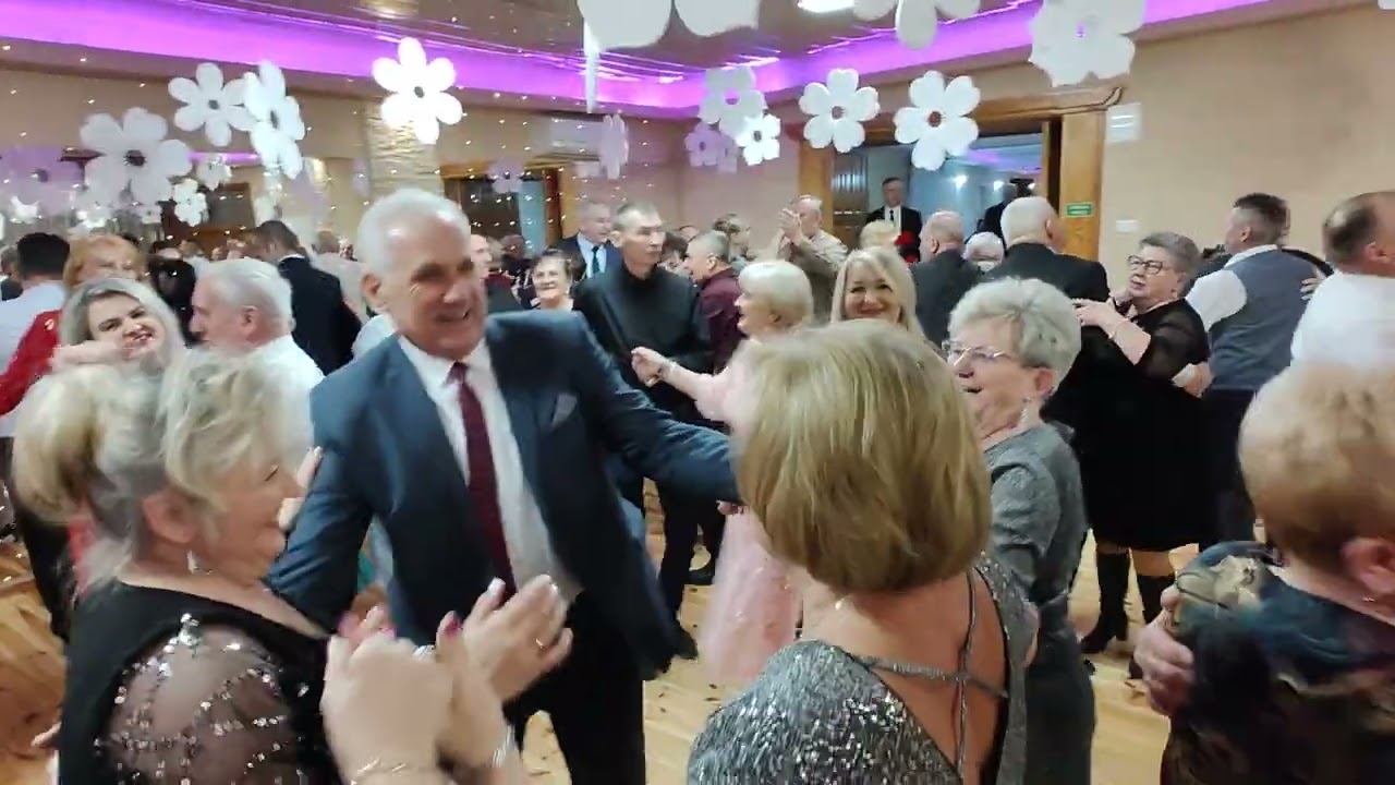31 stycznia 2026 Pełna sala lubiących tańczyć GOŚCI bawi się w ŁOPUSZNIE z Kapelą STĄPORKOWSKĄ 